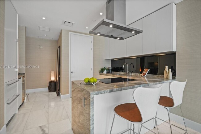 Building Photo - 700 NE 26th Terrace