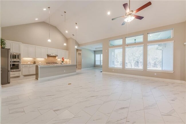 Building Photo - 705 Campino Dr