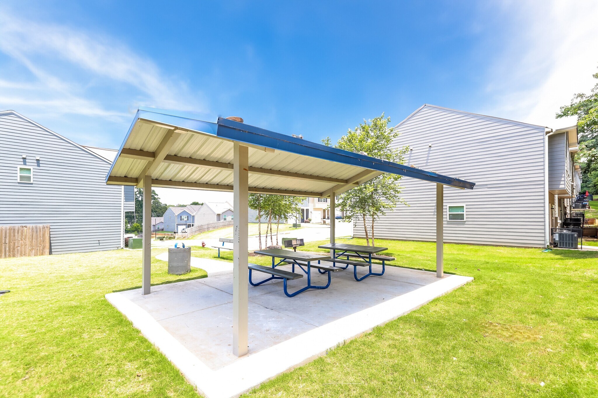 Building Photo - 304 Highwood Ln