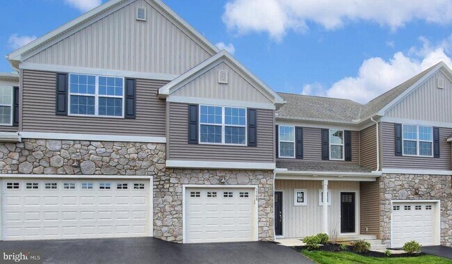 Building Photo - 1706 Shady Ln