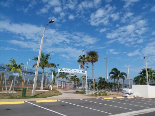 Building Photo - 14919 N Bayshore Dr