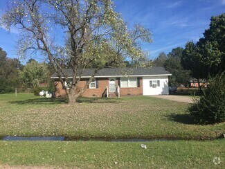 Building Photo - 3 Bedroom Brick Ranch with Finished Bonus ...