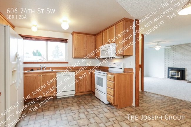 Building Photo - 606 74th St SW