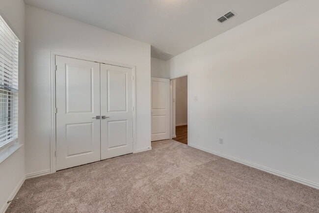 Building Photo - 3514 Honeysuckle Holw