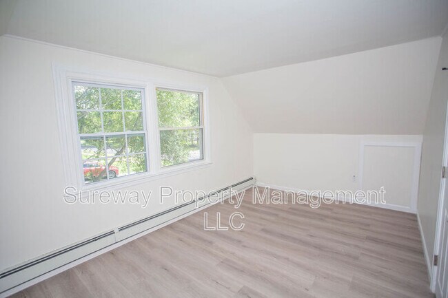 Building Photo - 73 Somerset Dr