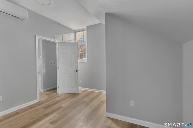 Building Photo - 194 Hartford Rd