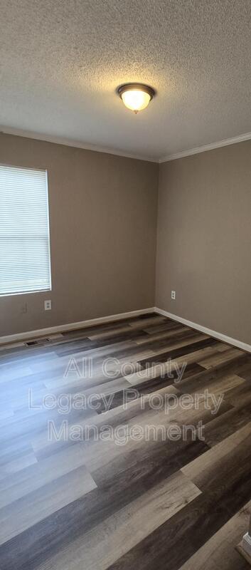 Building Photo - 4675 Lois Dr