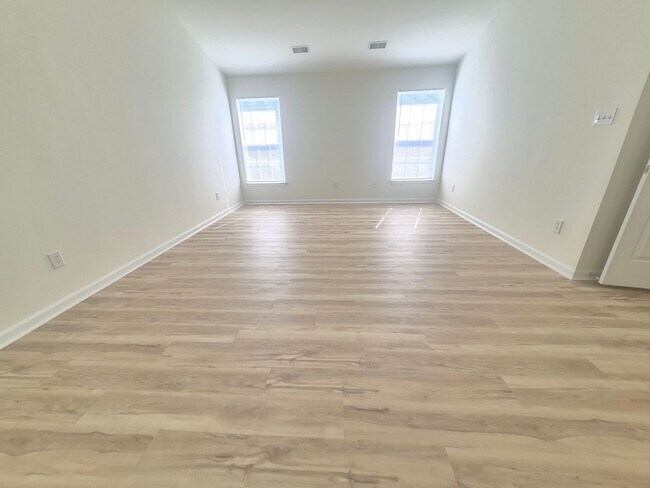 Building Photo - 5207 Linden Dr