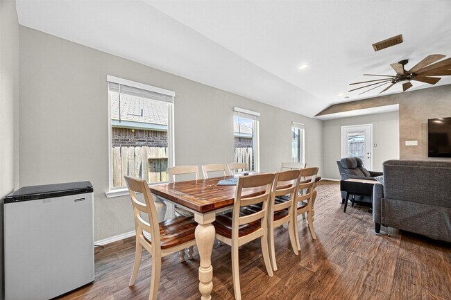 Building Photo - 40347 Blossom Vly Ln