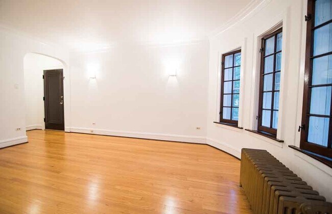 Building Photo - 4048 W Patterson Ave
