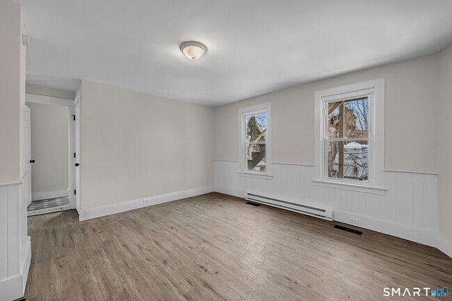 Building Photo - 8 Bancroft St