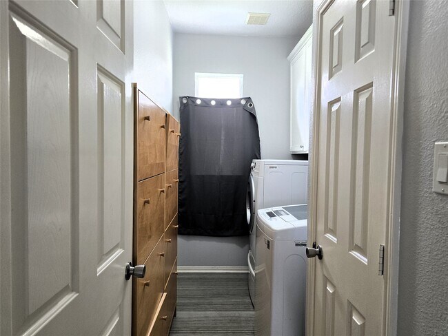 Building Photo - 4911 Russett Ln