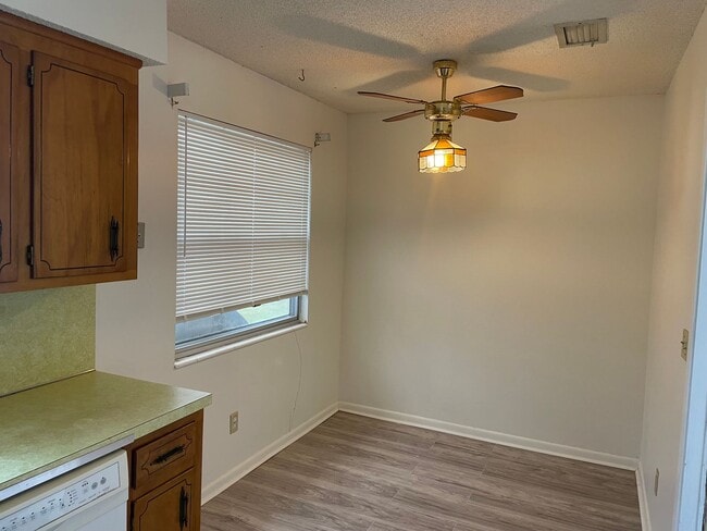 Building Photo - Large 3 Bedroom 2 Bath on Corner Lot!!