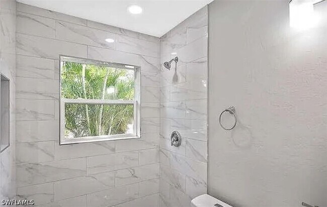 Building Photo - 5457 Ninth Ave