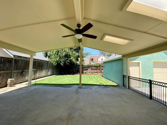 Building Photo - Charming 3 Bedroom in Historical Tower District