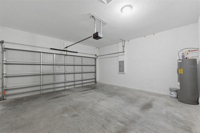 Building Photo - 304 Begonia Ct