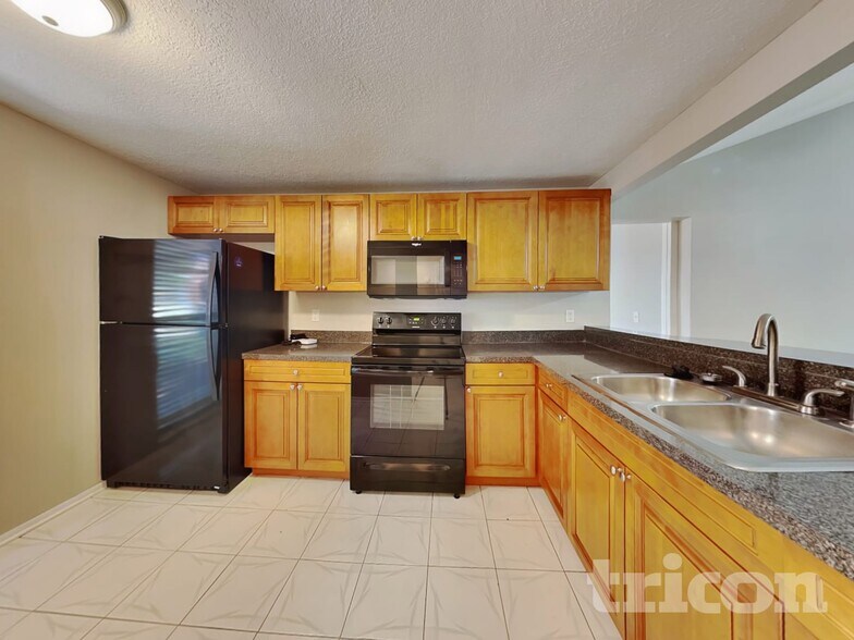 Building Photo - 10217 Carriage Glen Ct