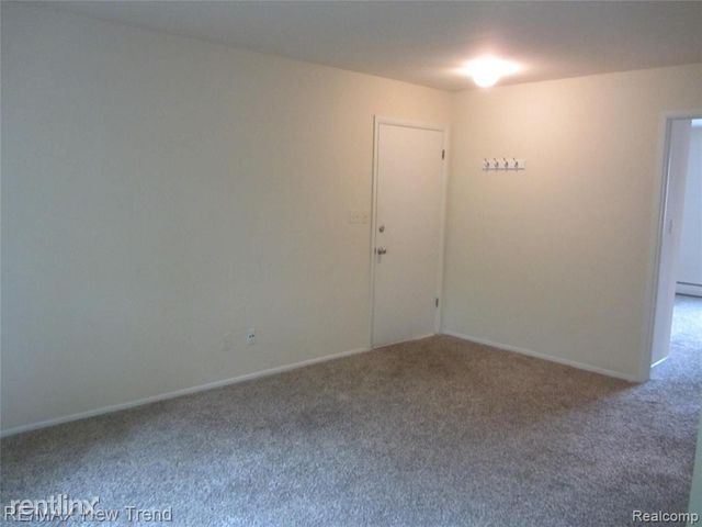 Building Photo - 1 br, 1 bath Condo - 31831 Grand River Ave...