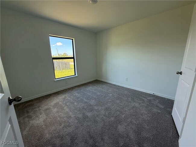 Building Photo - 918 NE 33rd Ln