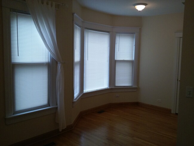 Building Photo - 407 S Hough St