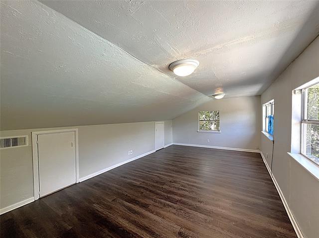 Building Photo - 1431 Eastview Dr