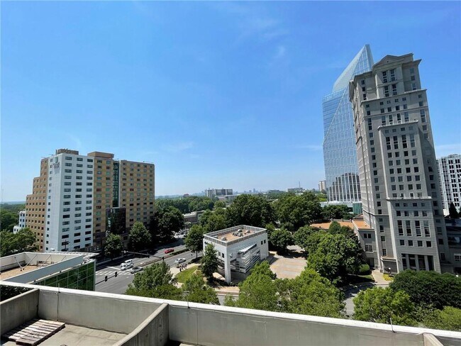 Building Photo - 3324 Peachtree Rd NE