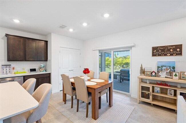 Building Photo - 6214 Golden Bch Dr