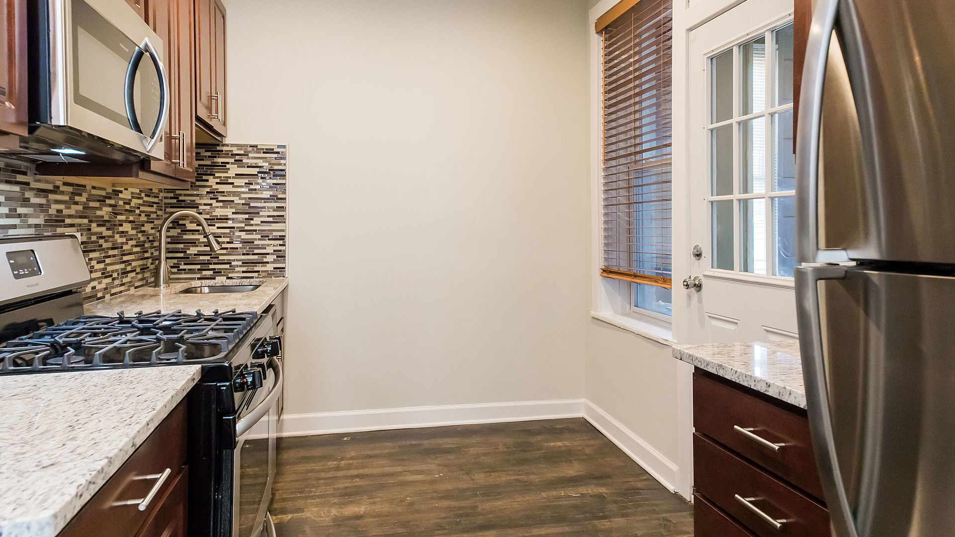 Building Photo - 6429 N Lakewood Ave