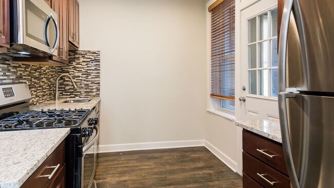 Building Photo - 6429 N Lakewood Ave