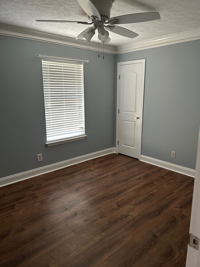 Building Photo - Forest Ridge off Middleground Road