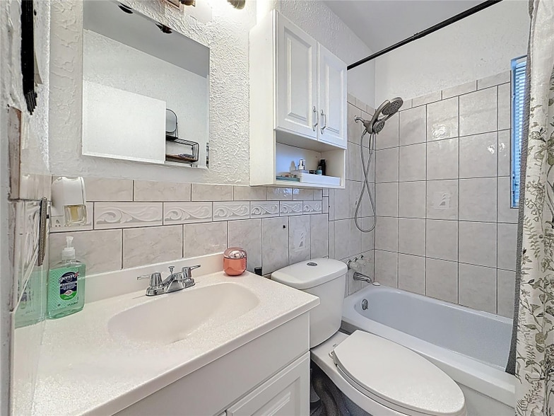 Building Photo - 3501 Beechwood Terrace