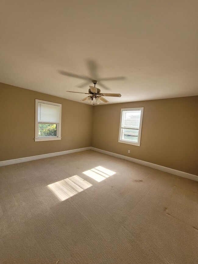Building Photo - Madison Co. –3Bedroom, 1 Bathroom- Comer, GA – QUIET NEIGHBORHOOD – HOME SITS ON BEAUTIFUL CORNER...