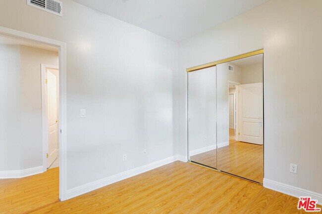 Building Photo - 421 E Santa Anita Ave