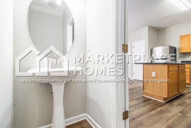 Building Photo - 6432 Parkway Trace