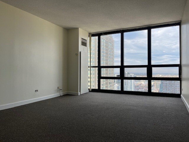 Building Photo - 10 E Ontario St