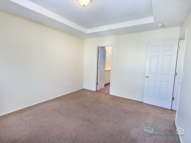 Building Photo - 2 Bedroom, 2.5 Bath Close to Nike and Intel!