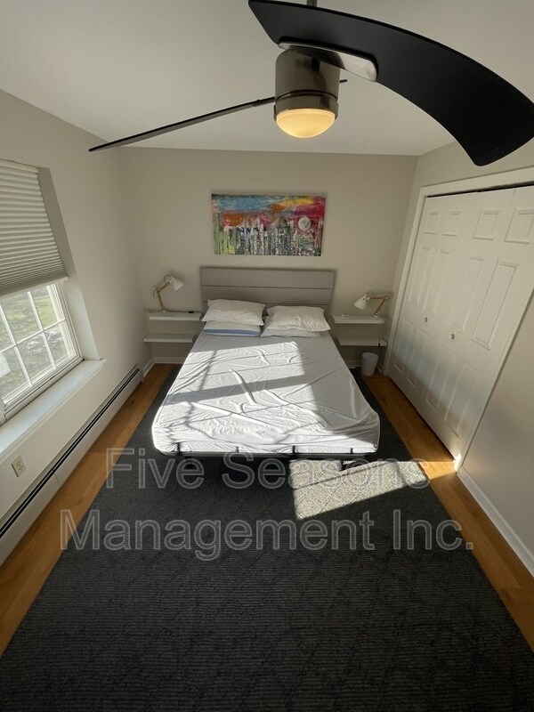 Building Photo - 352 Hildred Dr