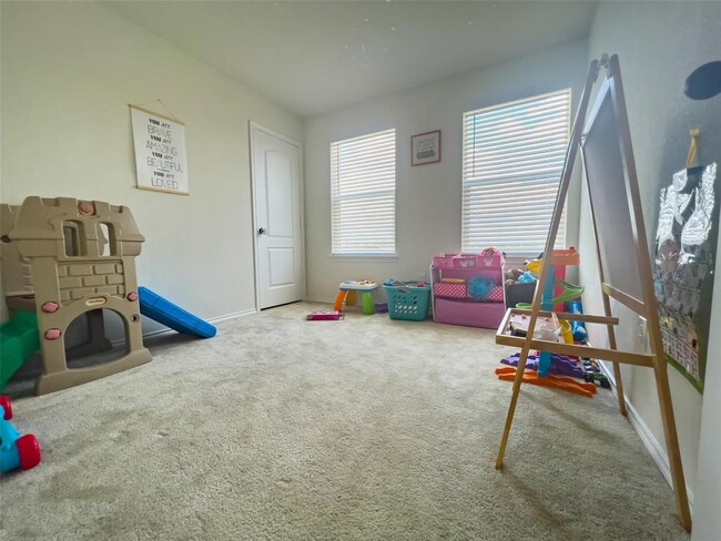 Building Photo - 3017 Maurine Dr