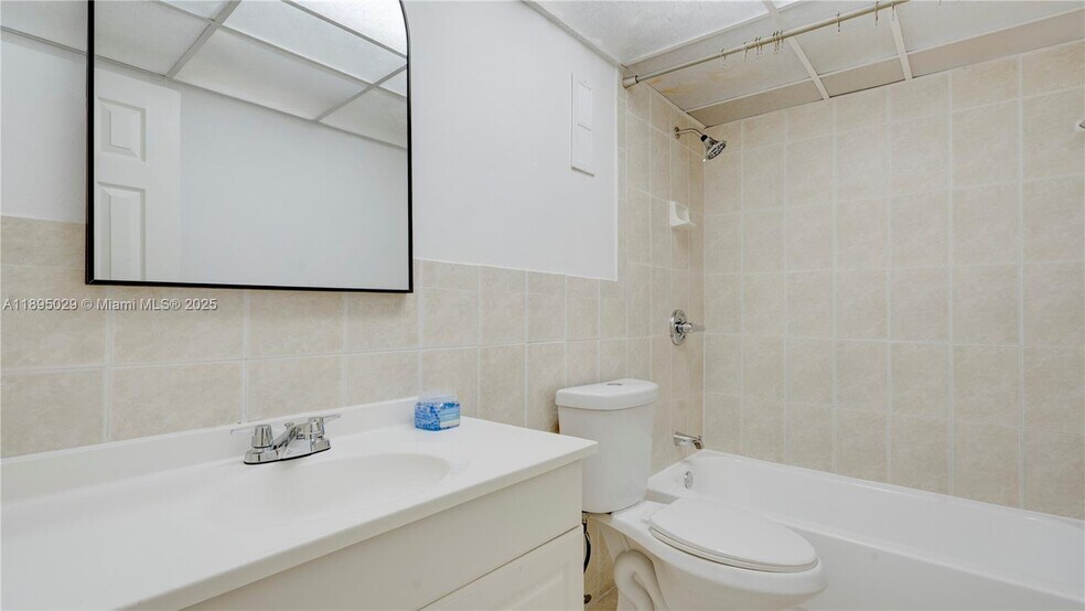 Building Photo - 10000 NW 80th Ct