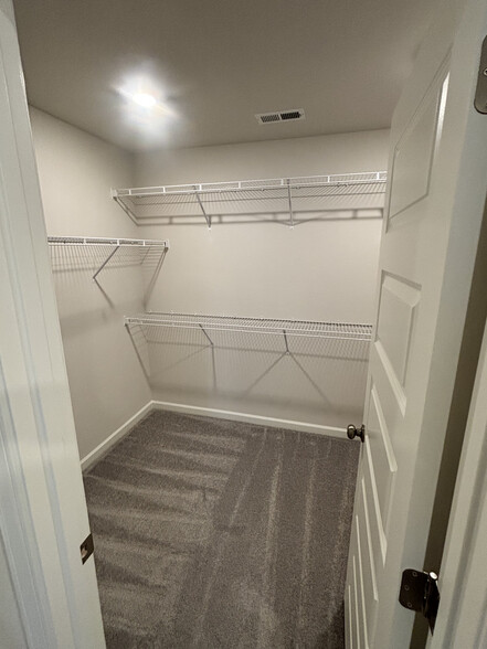 Building Photo - 572 Lyness Dr