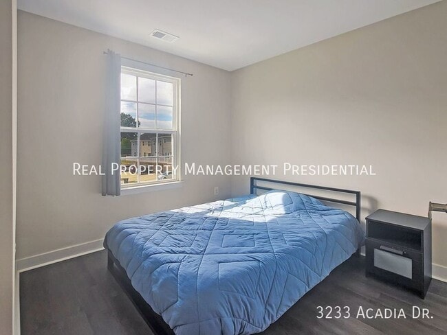 Building Photo - 3233 Acadia Dr
