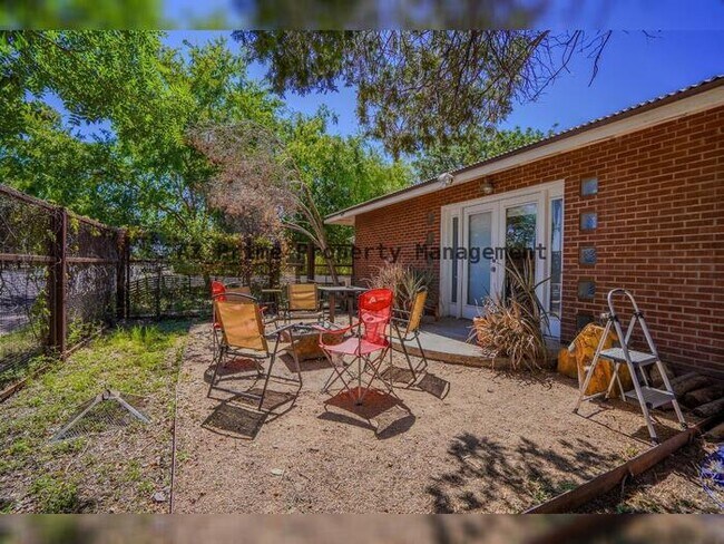 Building Photo - 351 E Encanto Dr