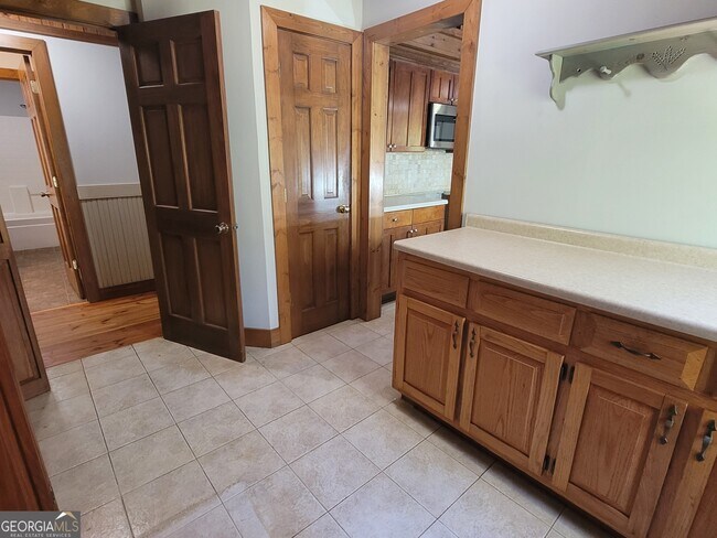 Building Photo - 2391 Booth Cir