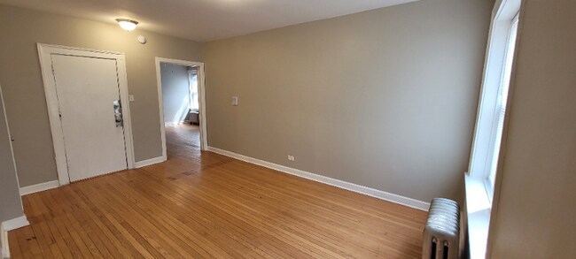 Building Photo - 6926 S Oglesby Ave