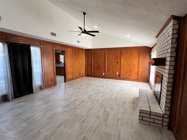 Building Photo - 327 Maybrook Dr