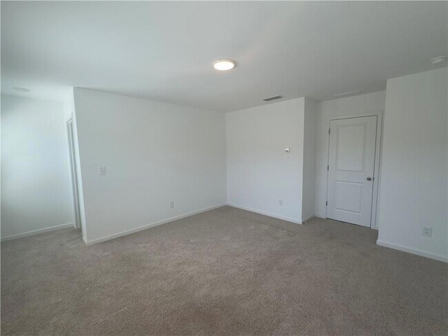 Building Photo - 214 Kinship Dr