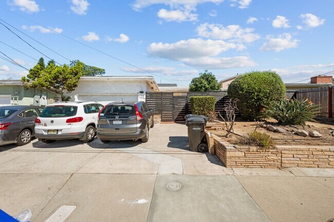 Building Photo - 5227 E Falls View Dr