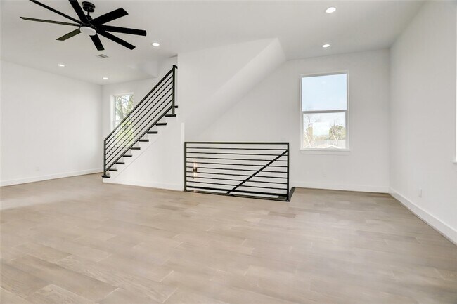 Building Photo - 6816 Hartland St