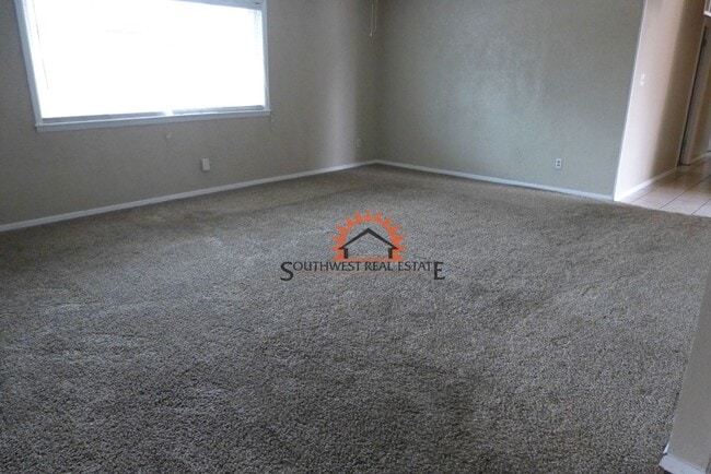 Building Photo - Lovely 3 bedroom 2 bath brick home.