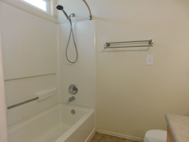 Building Photo - Quiet Neighborhood!